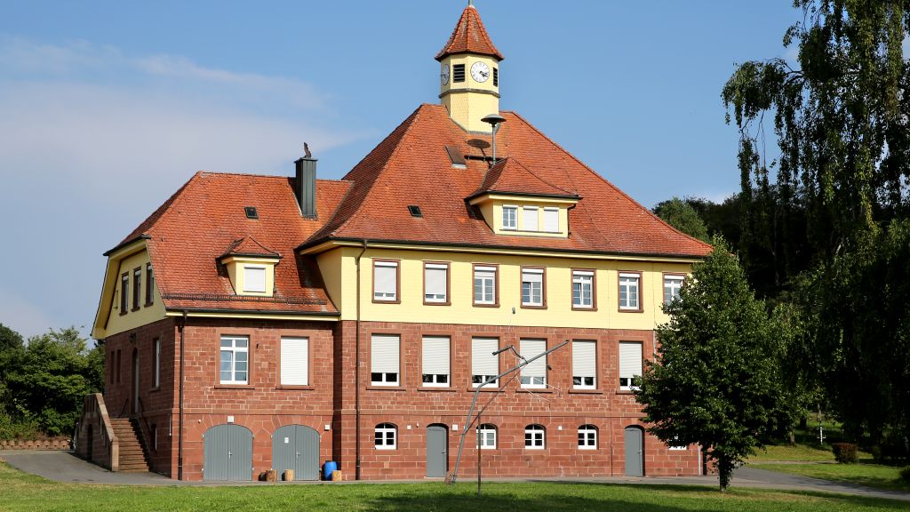 Altens Schulhaus Balsbach
