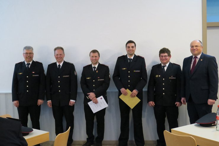 von links Siegried Berger stllv. Abt. Kommandant, Bernd Häring stllv. KBM, Christian Allabar Abt. Kommandant, Patrick Eppel, Josef Bangert stllv. Kommandant, Thorsten Weber Bürgermeister von links Siegried Berger stllv. Abt. Kommandant, Bernd Häring stllv. KBM, Christian Allabar Abt. Kommandant, Patrick Eppel, Josef Bangert stllv. Kommandant, Thorsten Weber Bürgermeister